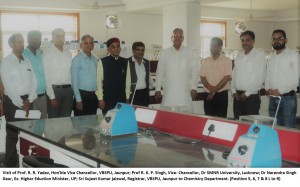 1_Lab visit_caption