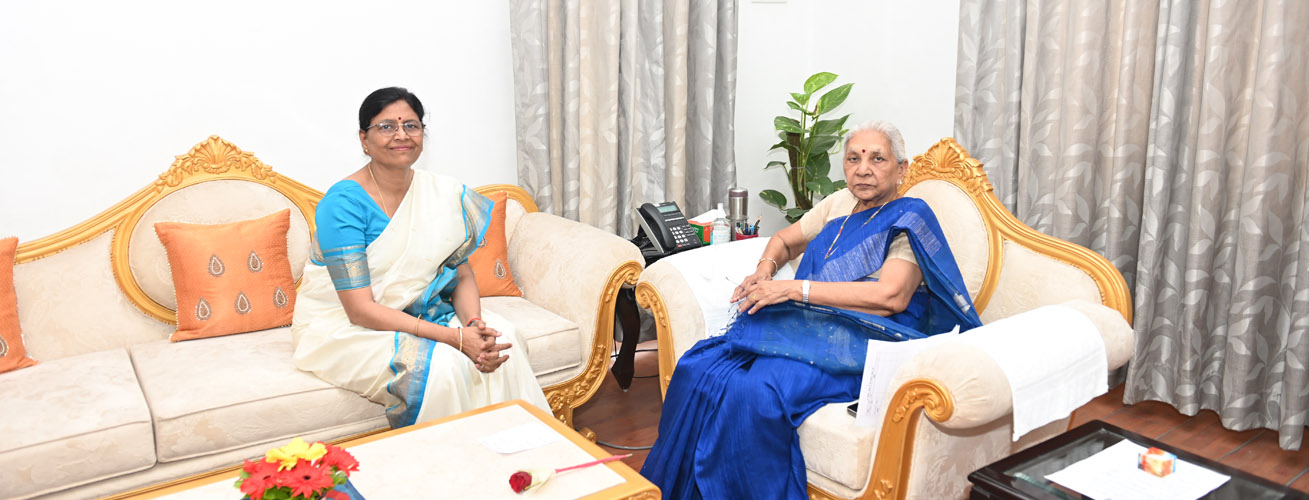 Image of Courtesy meeting with the Hon